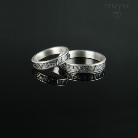 Unique wedding rings with gears