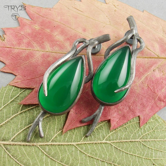 Long earrings with green onyxes