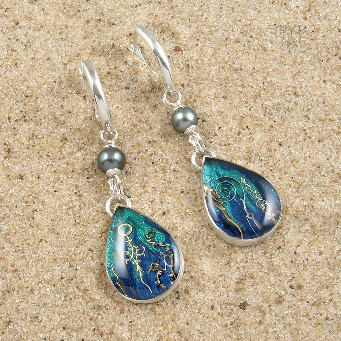 Water drops earrings of silver and watch parts