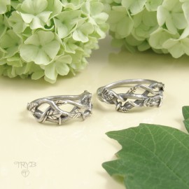 Natural wedding rings like twigs with leaves