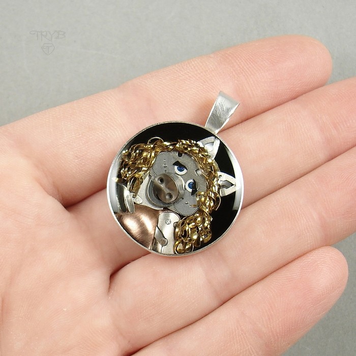 Cute pendant with a portrait of miss Piggy hand made of watch parts