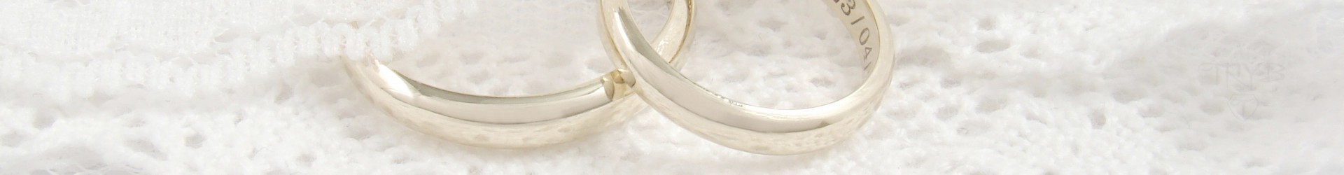 Klasyczne lub nietypowe obrączki ślubne ze złota, białego złota, srebra
