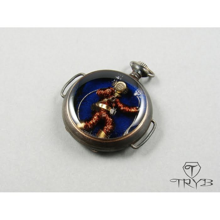 Zawieszka z nurkiem głębinowym