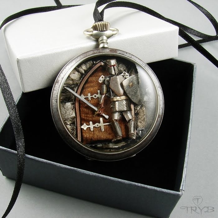 unikatowy naszyjnik strażnik z części zegarków