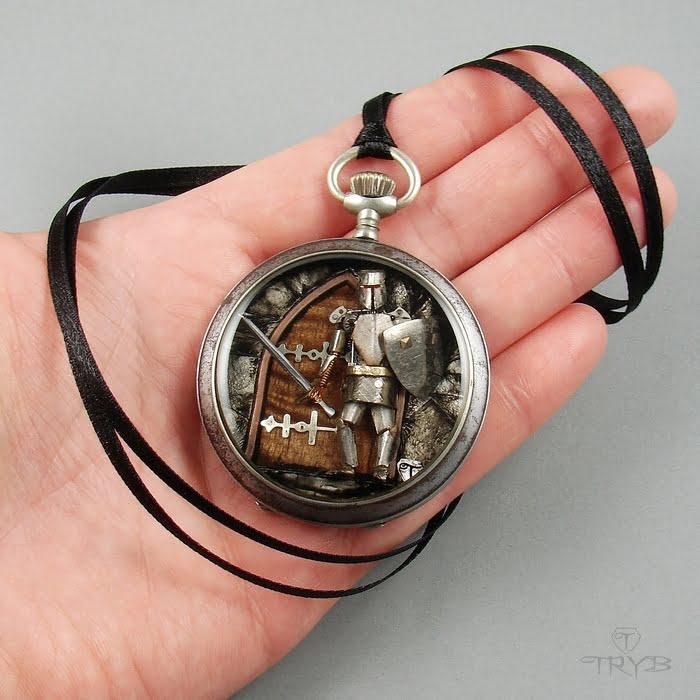 Unikatowy naszyjnik z zegarka kieszonkowego z rycerzem