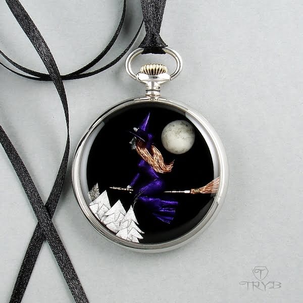 Duży wisior z czarownicą na miotle