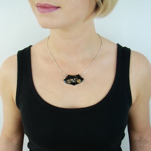 Naszyjnik artystyczny z motywem motocyklowym