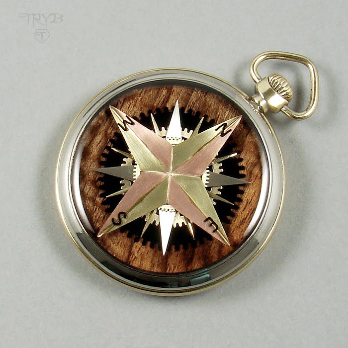 duży wisior róża wiatrów w kopercie od zegarka kieszonkowego