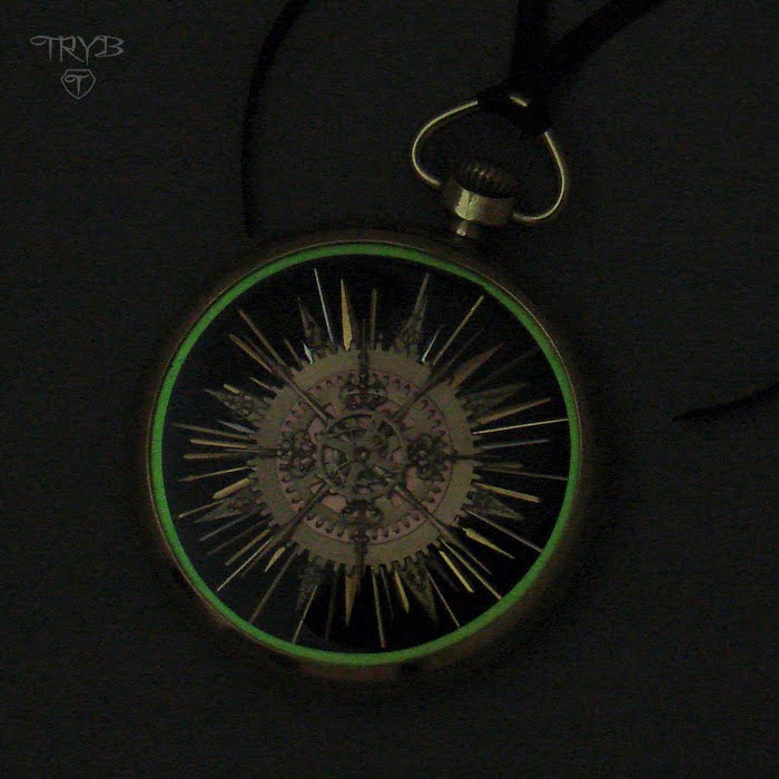 Biżuteria świecąca w ciemności - wisior słońce