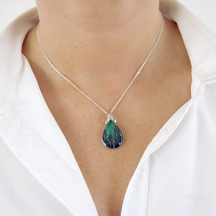 Damski wisiorek w kształcie kropli z motywem morskim z zegarkowych części