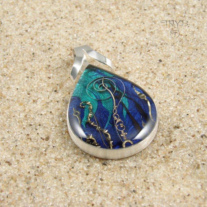 Ręcznie robiona zawieszka na szyję z motywem morskim