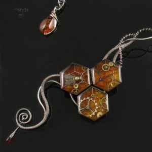 Unikatowa biżuteria artystyczna ze srebra i części zegarków