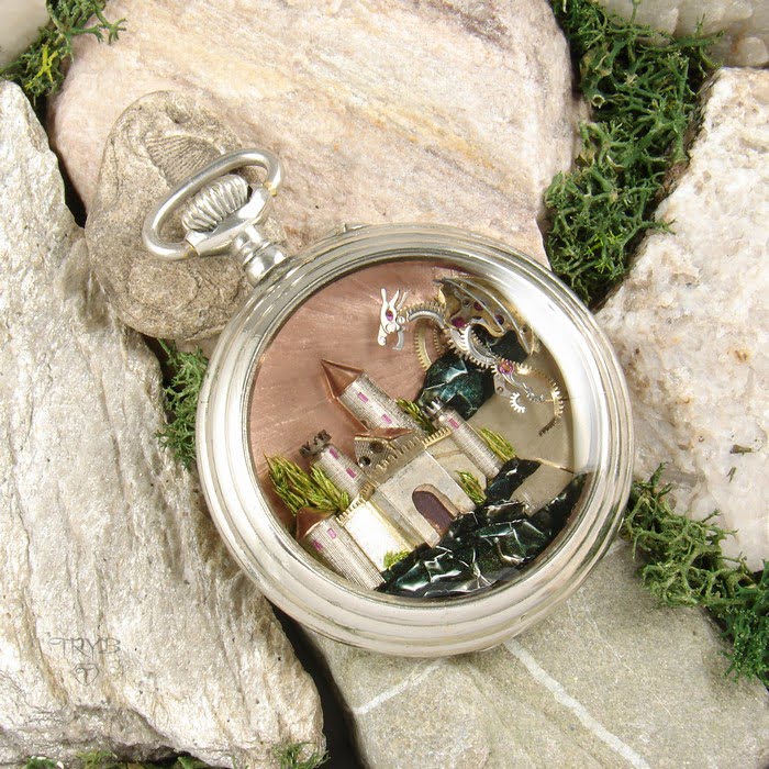 Unikatowy wisior z zamkiem i smokiem z baśni rodem