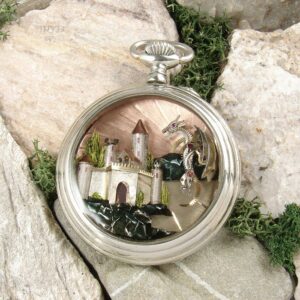 Baśniowy zamek - zawieszka ze smokiem z części zegarków