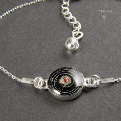 Kosmiczna bransoletka z części zegarków. Biżuteria astronomiczna