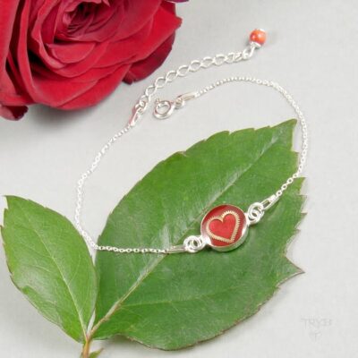 Delikatna bransoletka ze złotym serduszkiem na łańcuszku