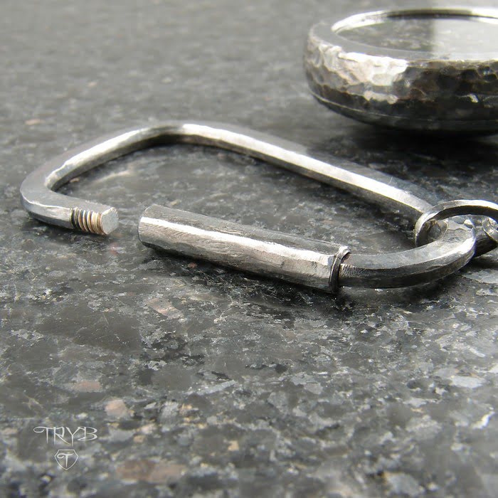 Ręcznie robiony brelok ze srebra