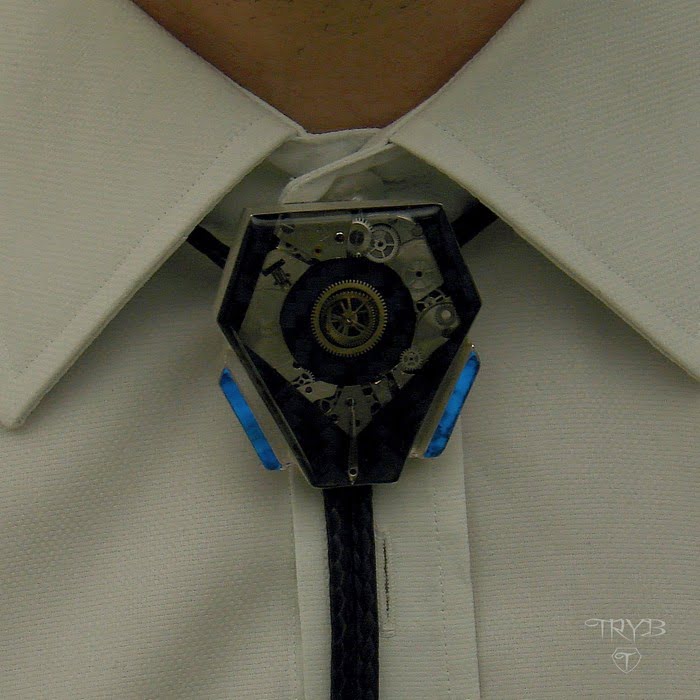 Nietypowe bolo tie świecące w ciemności