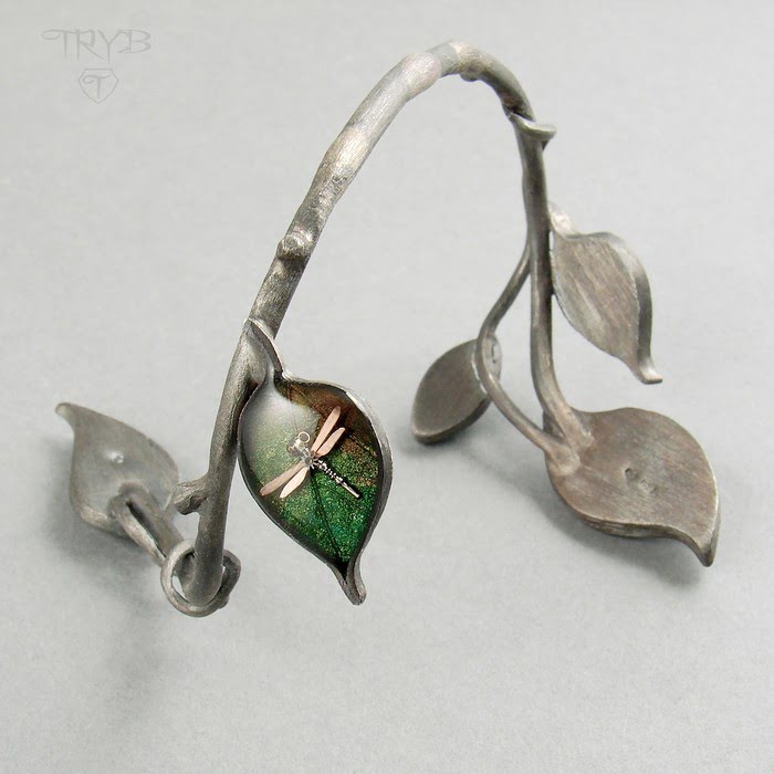 Naturalna bransoletka z listkami i ważkami zrobiona ręcznie ze srebra