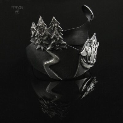 ręcznie robiona damska bransoletka wilk wyjący do księżyca ze srebra próby 925