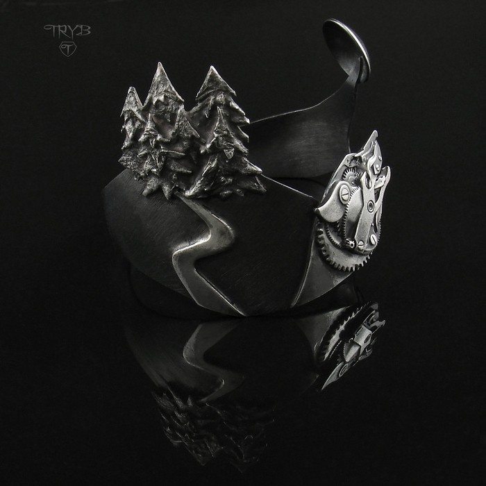 ręcznie robiona damska bransoletka wilk wyjący do księżyca ze srebra próby 925