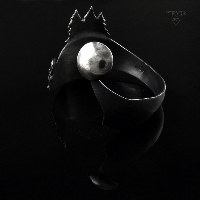 Srebrna bransoleta z księżycem, lasem i wilkiem