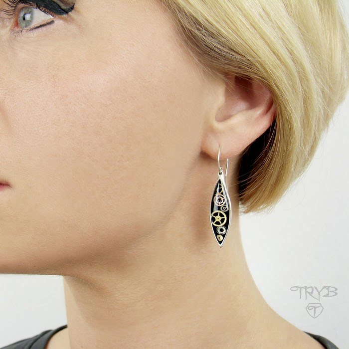 Smukłe kolczyki srebrne z czarnym kamieniem