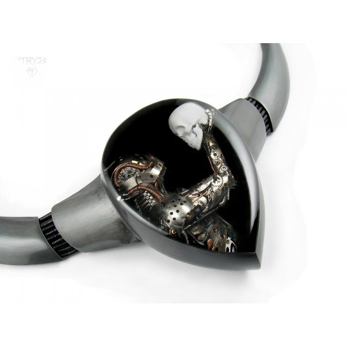 Exist or get Extinct - naszyjnik sci-fi z robotem