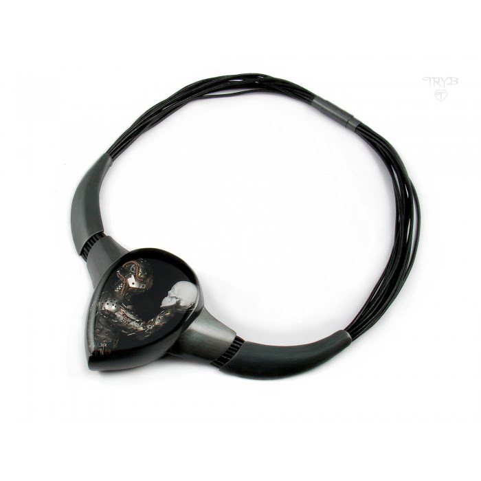 To be, or not to be - szekspirowski dylemat w biżuterii artystycznej