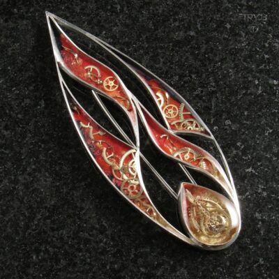 The flame - artystyczna broszka ze srebra i części zegarków
