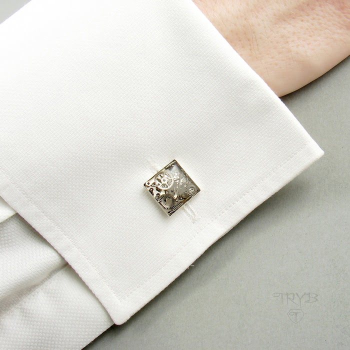 Kwadratowe spinki do mankietów w industrialnym stylu