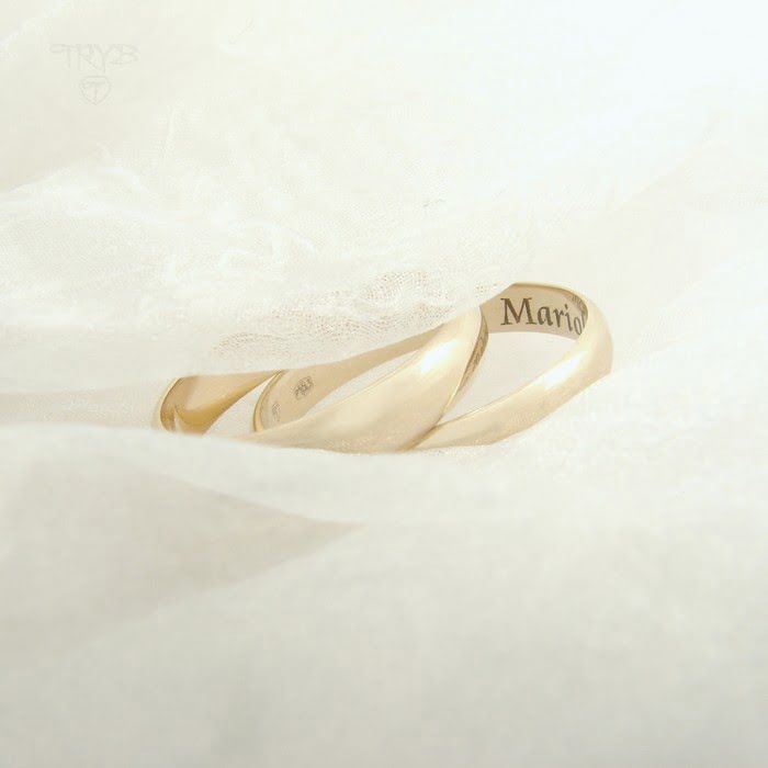 Złote obrączki ślubne przynoszące szczęście Młodej Parze