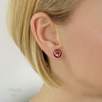 Kolczyki na prezent dla dziewczyny - złote serca w srebrnej oprawie