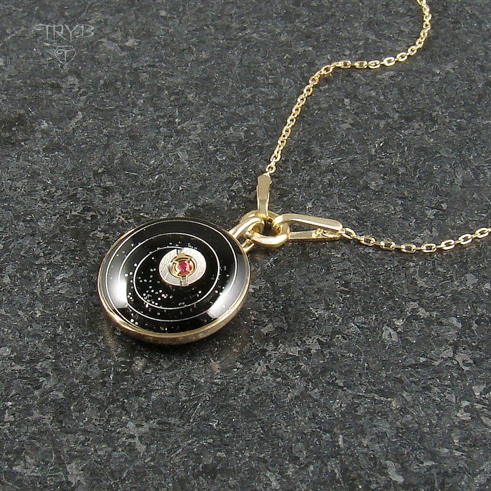 Kosmos naszyjnik ze złota z motywem astronomicznym