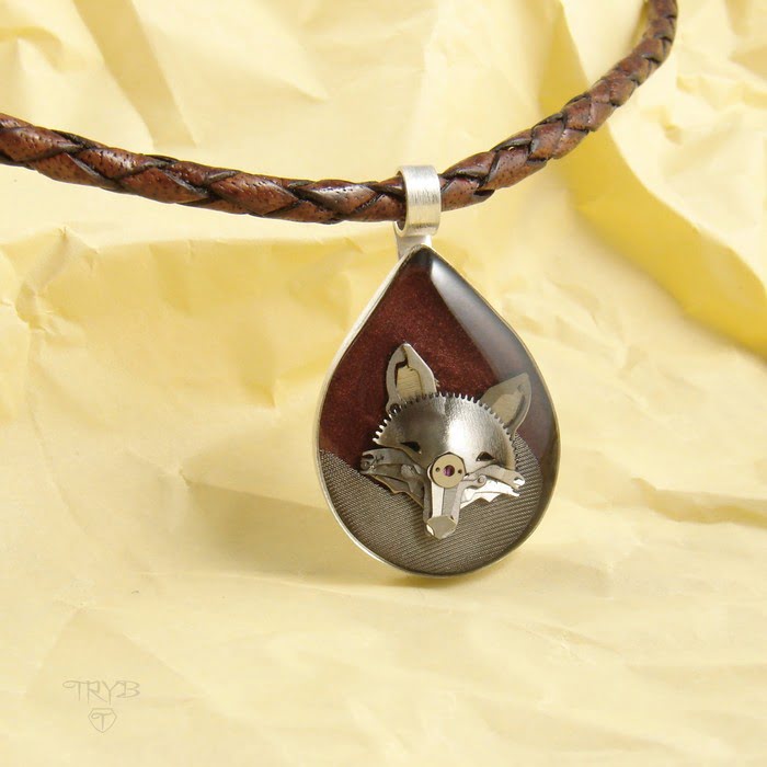 Ręcznie robiony naszyjnik lis na plecionym rzemieniu