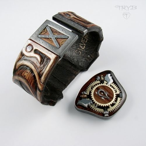 męska bransoleta na zamówienie podczas prac nad nią