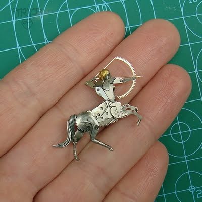 Biżuteria artystyczna strzelec