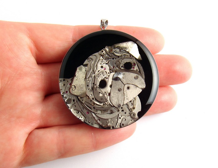 Ręcznie robiona, srebrna zawieszka Mops