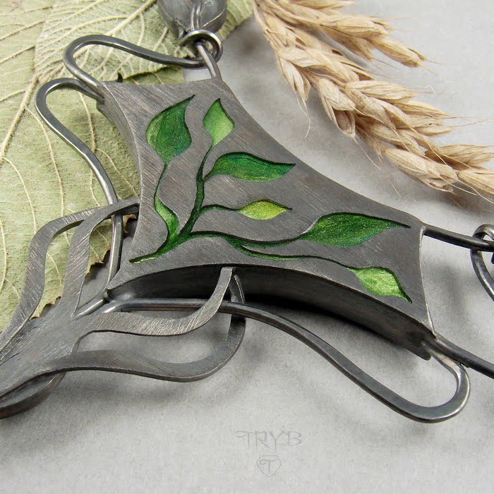 Naturalny naszyjnik ze srebra oksydowanego z listkami - rewers secesyjnej zawieszki