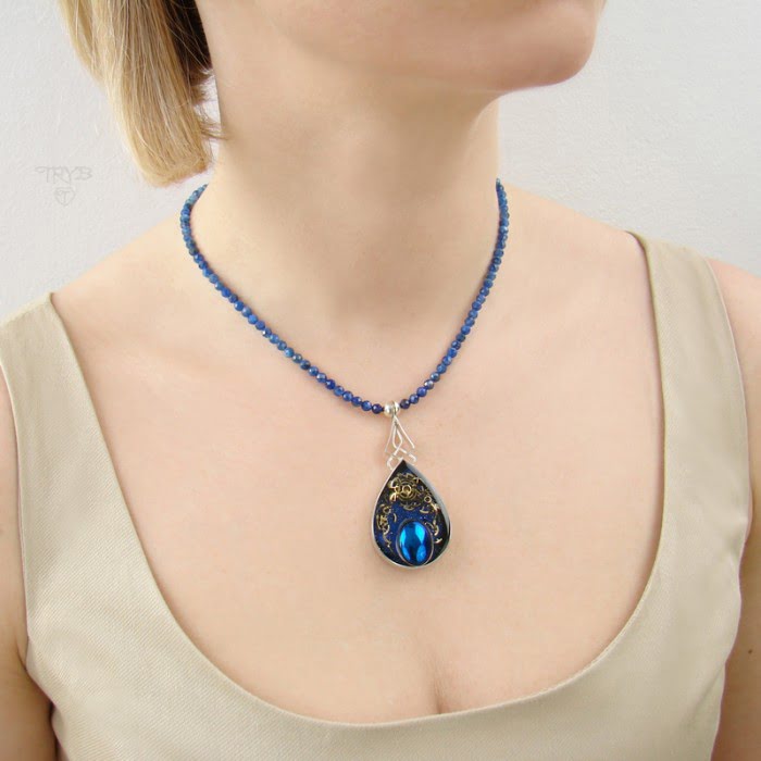 Astronomiczny naszyjnik o relacjach ciał niebieskich