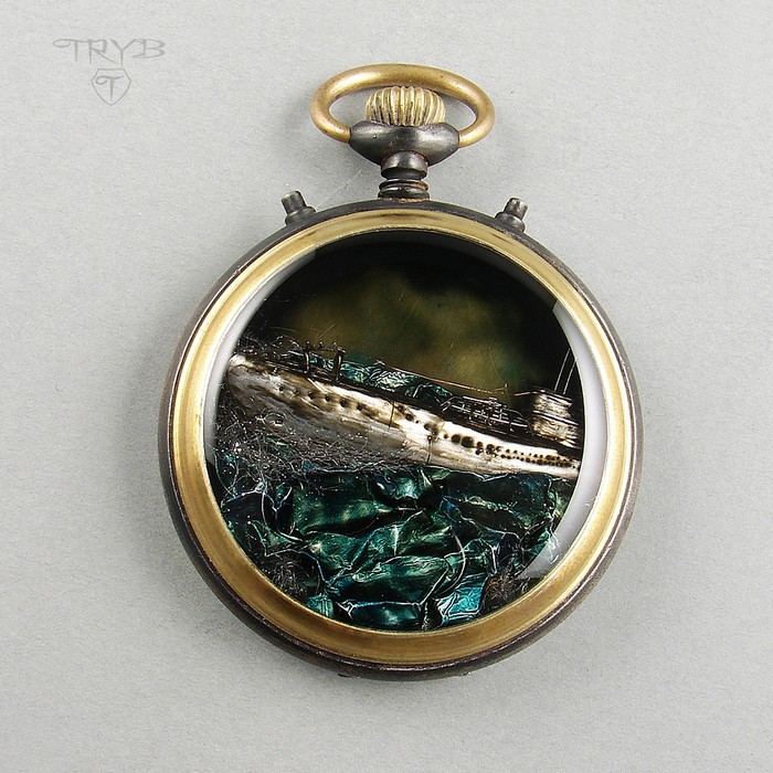 unikatowa zawieszka z łodzią podwodną