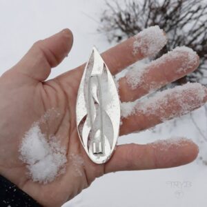 Srebrna broszka płomień wiary