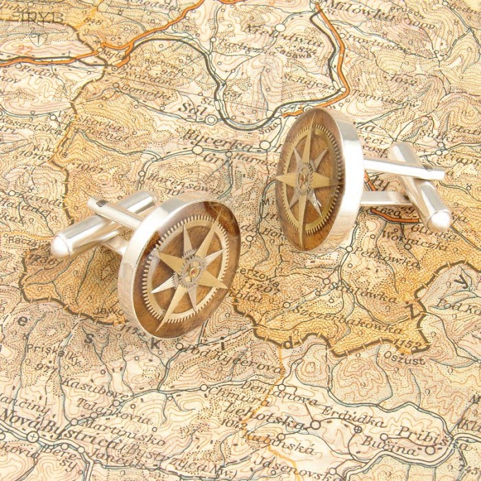 Ręcznie robione spinki do mankietów ze srebra z różami wiatrów