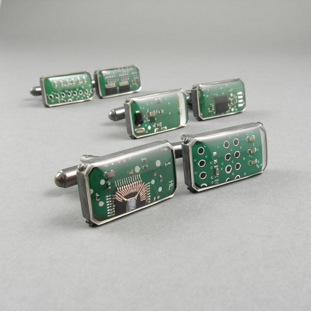 Prostokątne spinki do mankietów z układami scalonymi