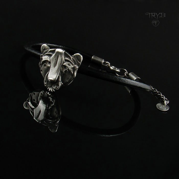 Srebrna bransoletka gepard na czarnym rzemieniu ze skóry naturalnej