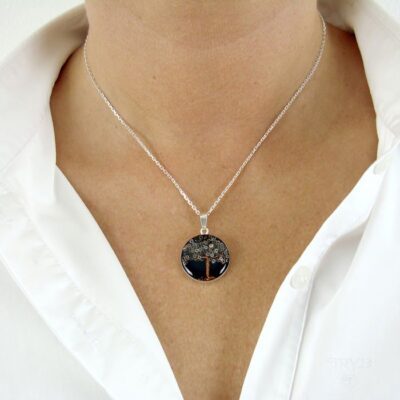 Damski wisiorek z drzewem