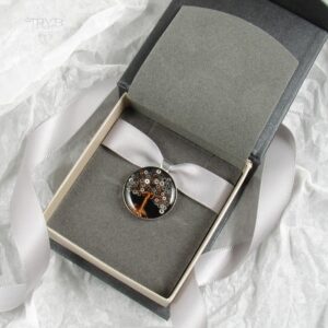 Zawieszka z drzewem na prezent