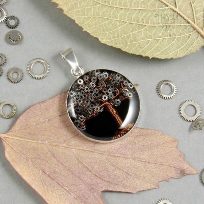 Mała srebrna zawieszka drzewo z trybików zegarków w oprawie ze srebra