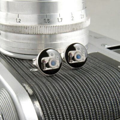 srebrne kolczyki z aparatami fotograficznymi