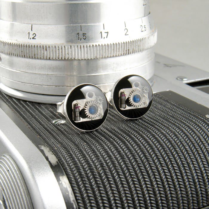 srebrne kolczyki z aparatami fotograficznymi